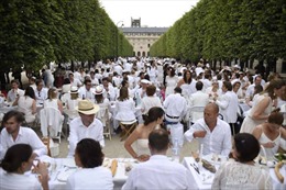 &#39;Bữa tối trắng&#39; thu hút 13.000 người tới Paris